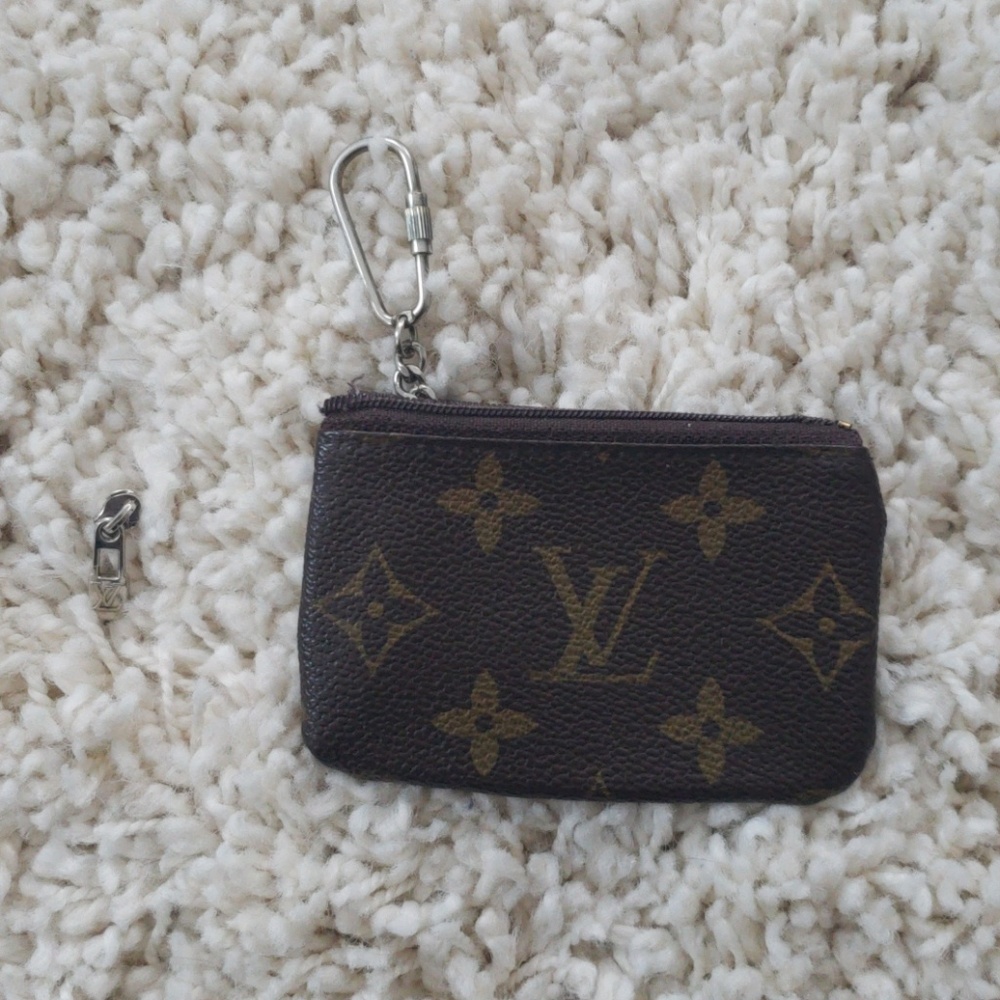 Louis vuitton key pouch monogram